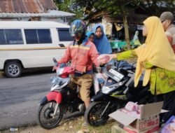 Jumat Berkah, Lazismu-Aisyiyah Pakong Bagi-bagi Takjil