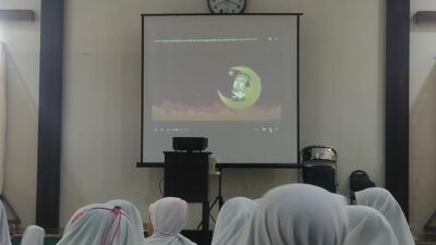 PCA Pademawu Ajak Santri Isi Liburan dengan Nobar Islami